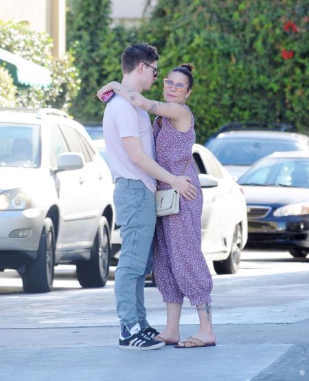 Evan Peter was in romantic relationship with Halsey.